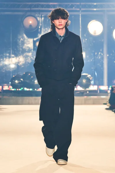 Look 25